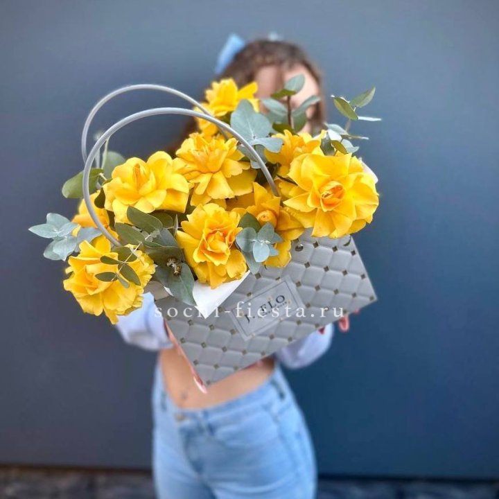 Сумочка с розами "Эдель" в Йошкар-Оле