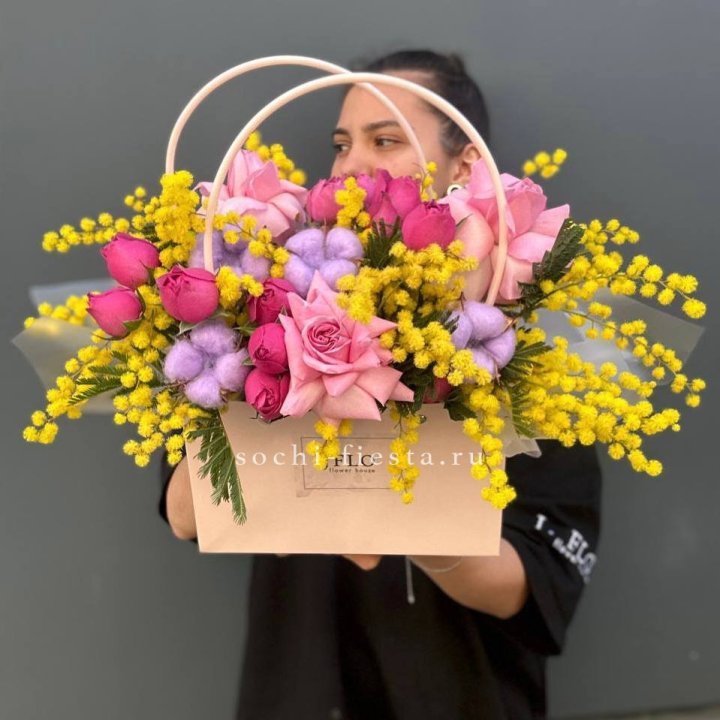 Сумочка мимозы и роз "Примавера" в Йошкар-Оле