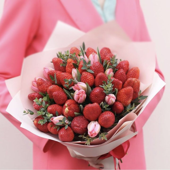 Тюльпаны и клубника в Йошкар-Оле