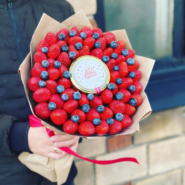 "Клубника и мёд" в Йошкар-Оле