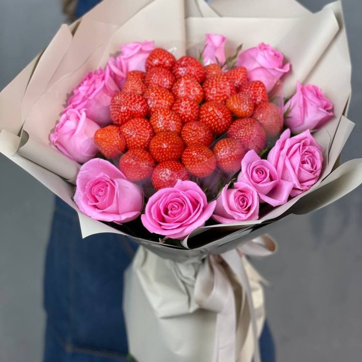 Клубника и розы в Йошкар-Оле