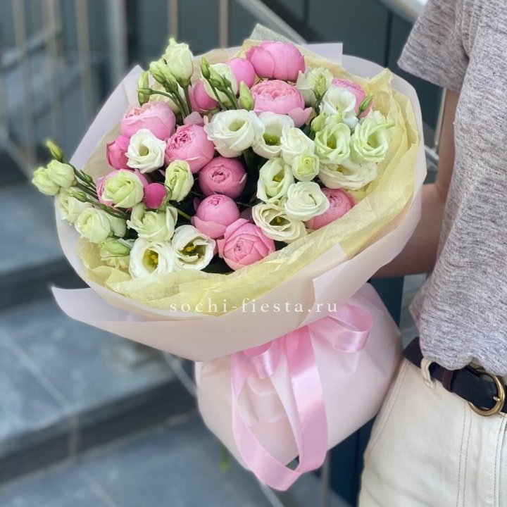 Букет кустовых роз с эустомой в Йошкар-Оле