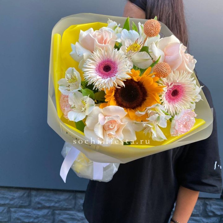 Букет с подсолнухом "Елоу" в Йошкар-Оле