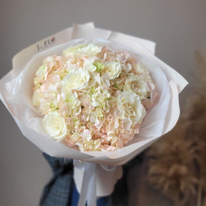  Букет гортензии и роз  в Йошкар-Оле
