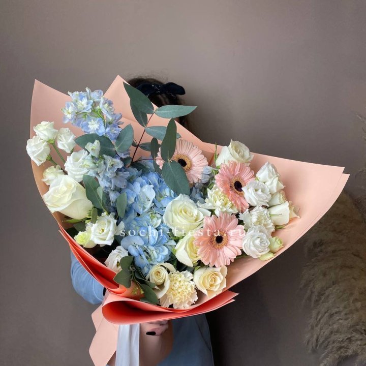  Букет гортензии и роз "Валенсия" в Йошкар-Оле
