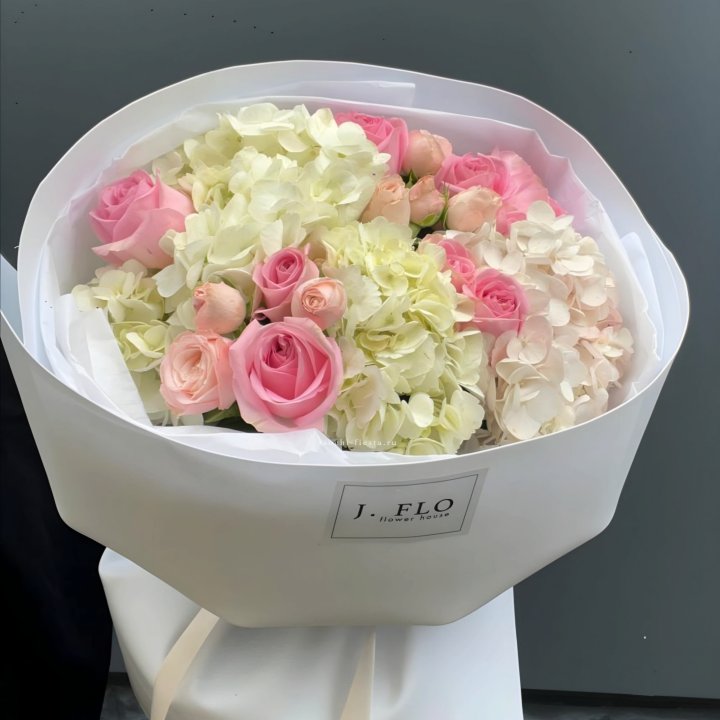  Букет гортензии и роз  "Тиамо" в Йошкар-Оле