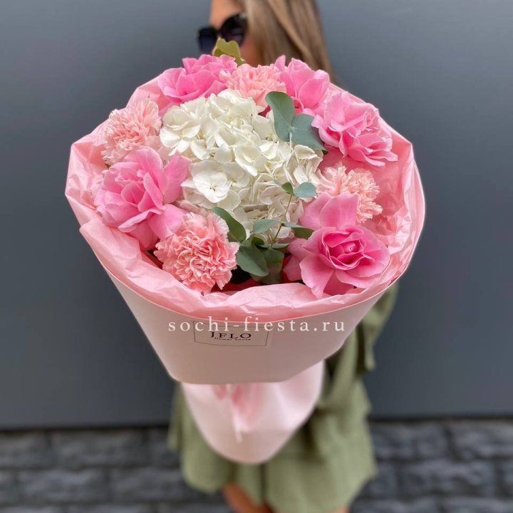  Букет роз и гортензии "Навола" в Йошкар-Оле