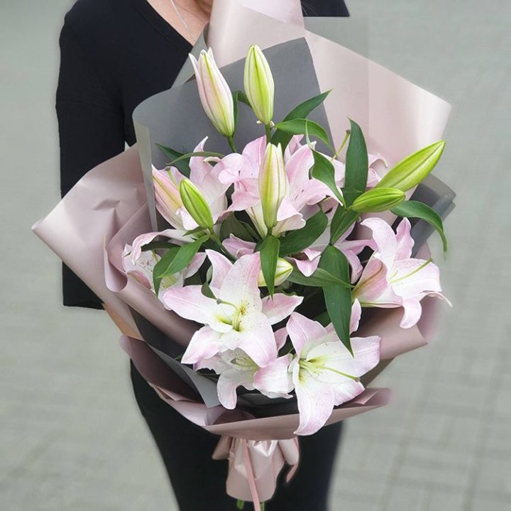 Букет розовых лилий в Йошкар-Оле