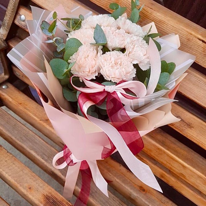 Диантусы с эвкалиптом в Йошкар-Оле