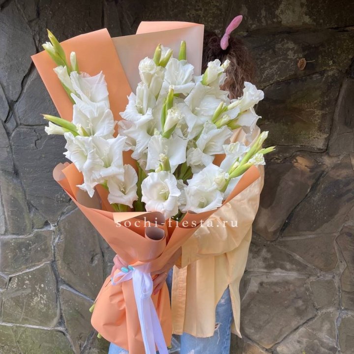 Букет белых гладиолусов  в Йошкар-Оле