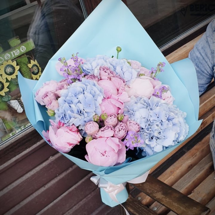 Букет с гортензиями "Блубери" в Йошкар-Оле
