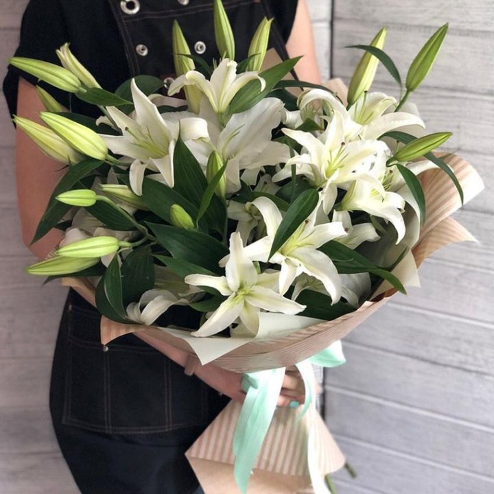 Букет белых лилий в Йошкар-Оле