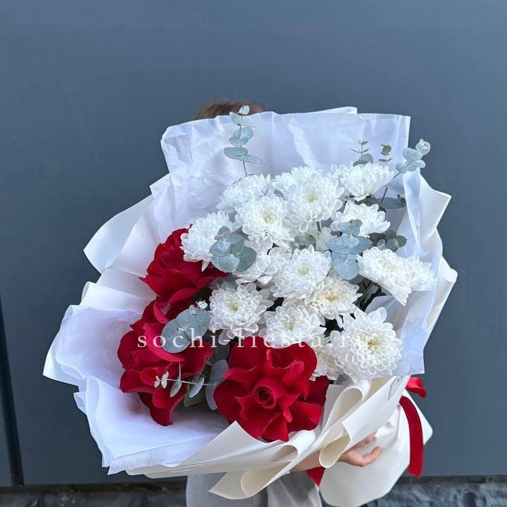 Дуо розы и хризантемы в Йошкар-Оле