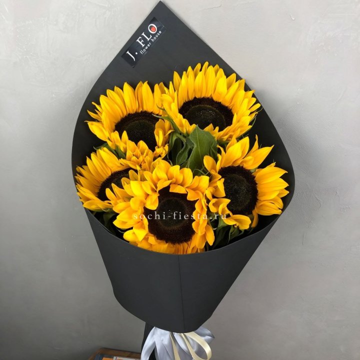 Букет из 5  подсолнухов в Йошкар-Оле