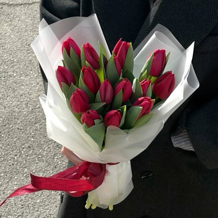 15 красных тюльпанов в Йошкар-Оле