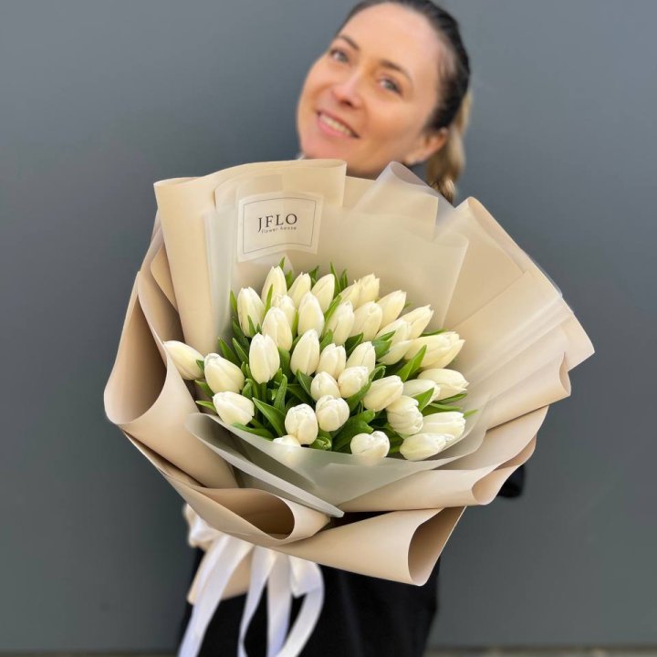 35 белых тюльпанов в Йошкар-Оле