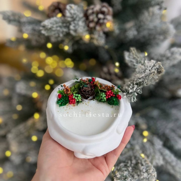 Свеча ароматическая в гипсе Руки с шишкой в Йошкар-Оле