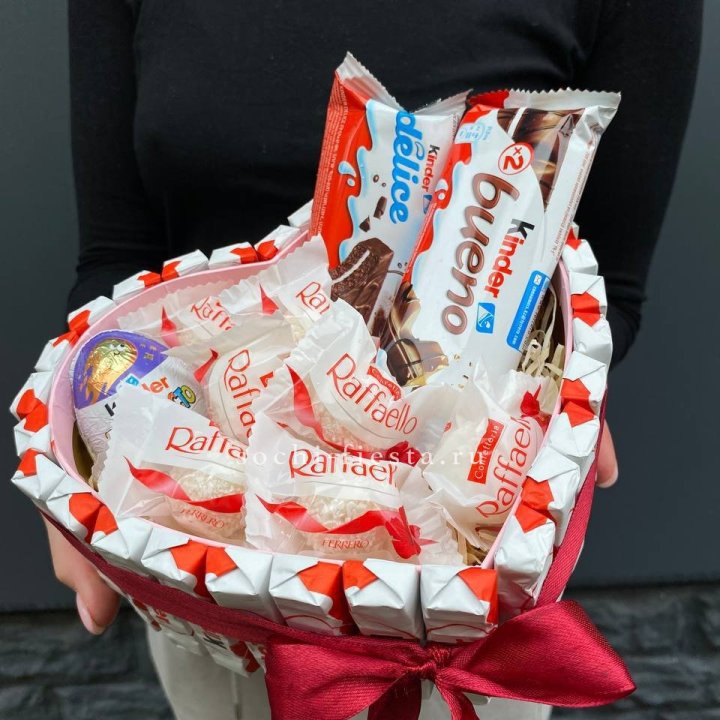 Подарочный набор сердце с Киндерами и Рафаэлло в Йошкар-Оле