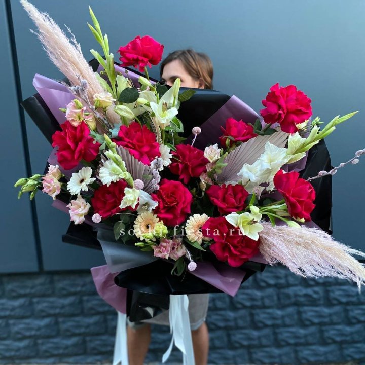 Дизайнерский букет Ред в Йошкар-Оле