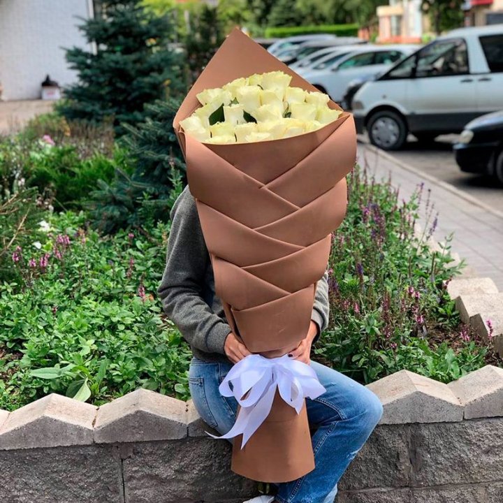 Голландские розы белые "Рыбка" в Йошкар-Оле