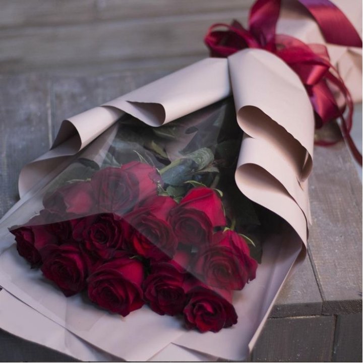 11 голландских роз в оформлении в Йошкар-Оле