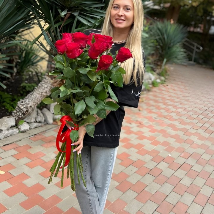 15 высоких красных роз в Йошкар-Оле