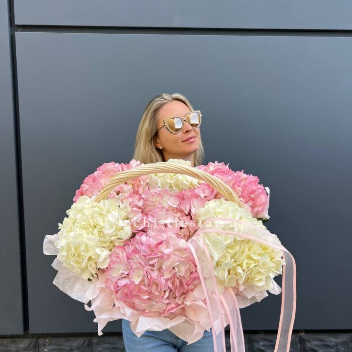 7 гортензий в корзине в Йошкар-Оле