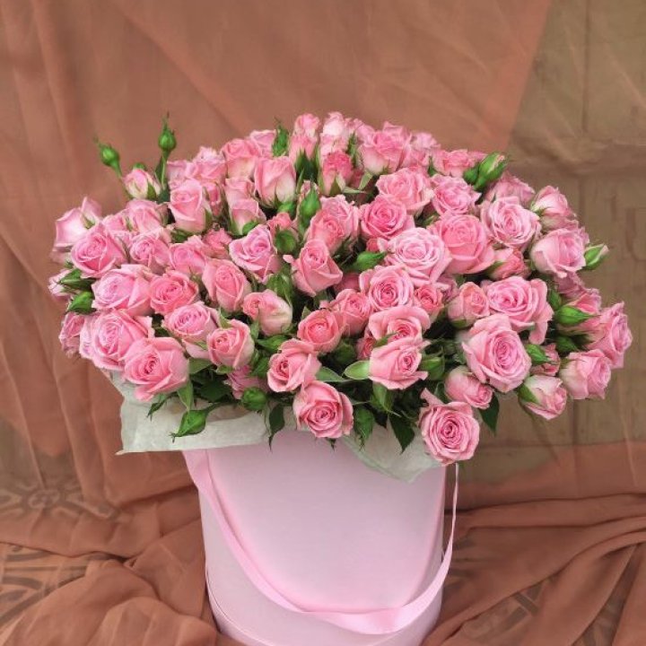 Кустовые розы в коробке в Йошкар-Оле