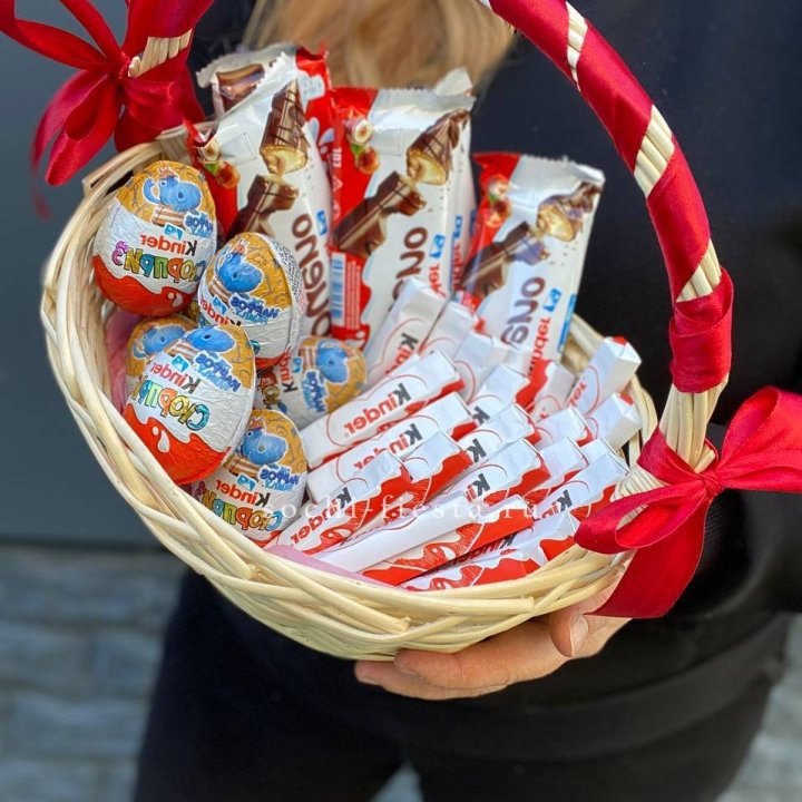 Корзина с киндерами  в Йошкар-Оле