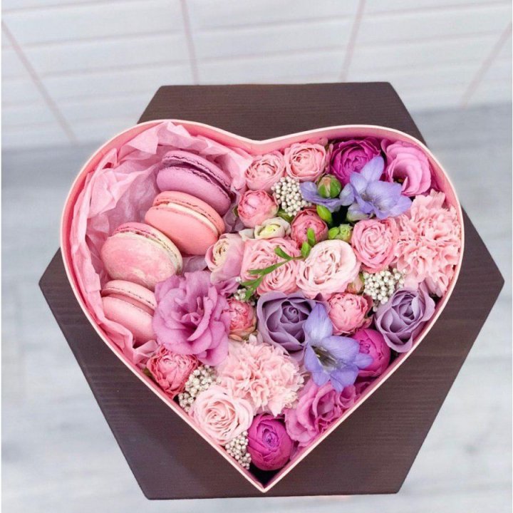 Бокс-сердце с макаронс  в Йошкар-Оле