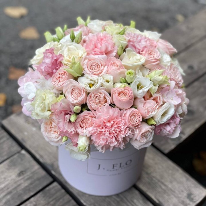 Цветочный бокс "Люксур" в Йошкар-Оле