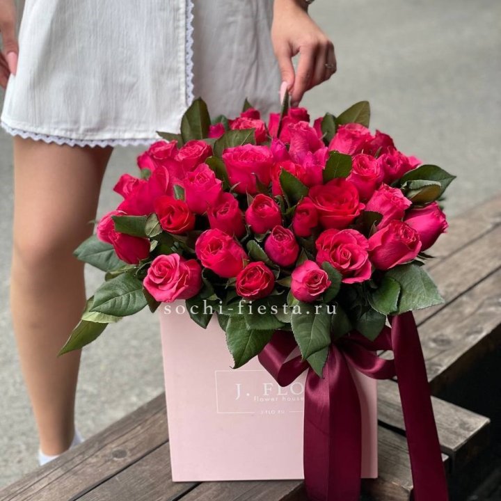 55 алых роз в кубе в Йошкар-Оле