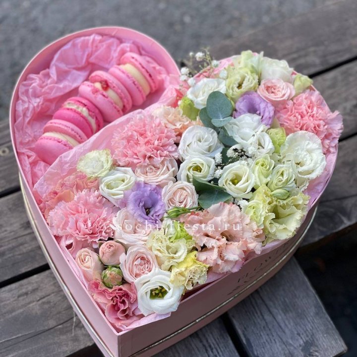 Бокс-сердце с макарон "Пинк" в Йошкар-Оле
