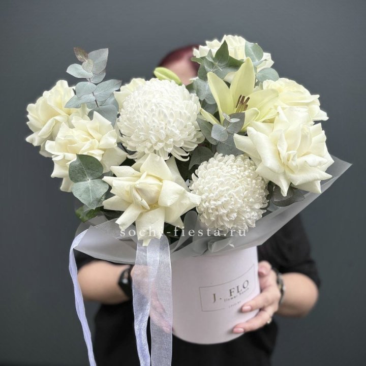 Цветы в шляпной коробке  в Йошкар-Оле