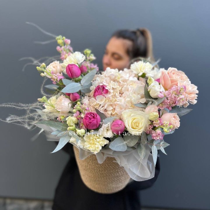 Цветочная композиция в джутовом боксе  в Йошкар-Оле