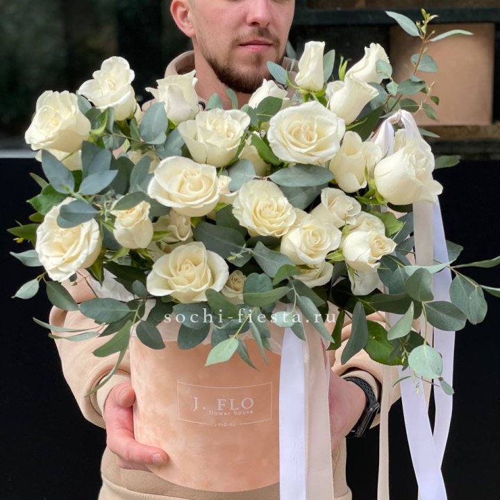 41 белая роз в бархатном боксе в Йошкар-Оле