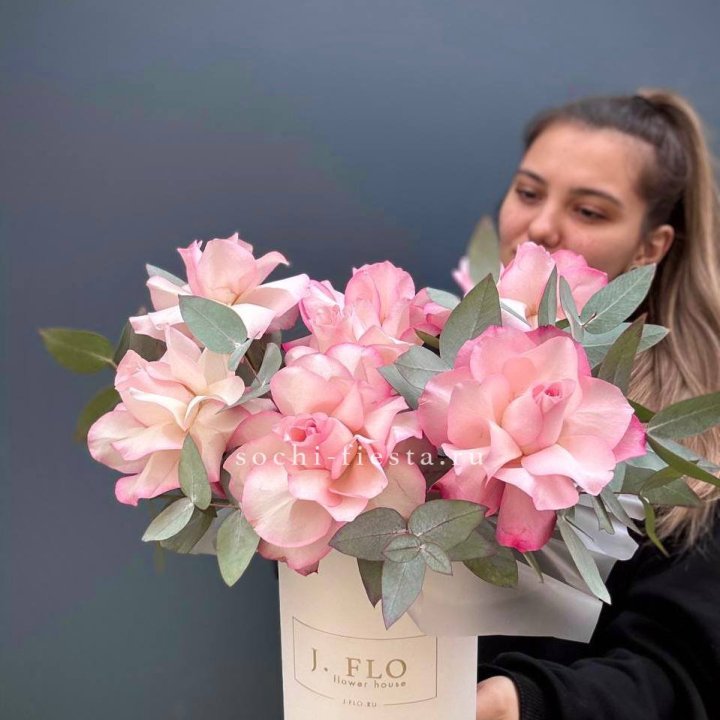 7 Французских роз в боксе в Йошкар-Оле