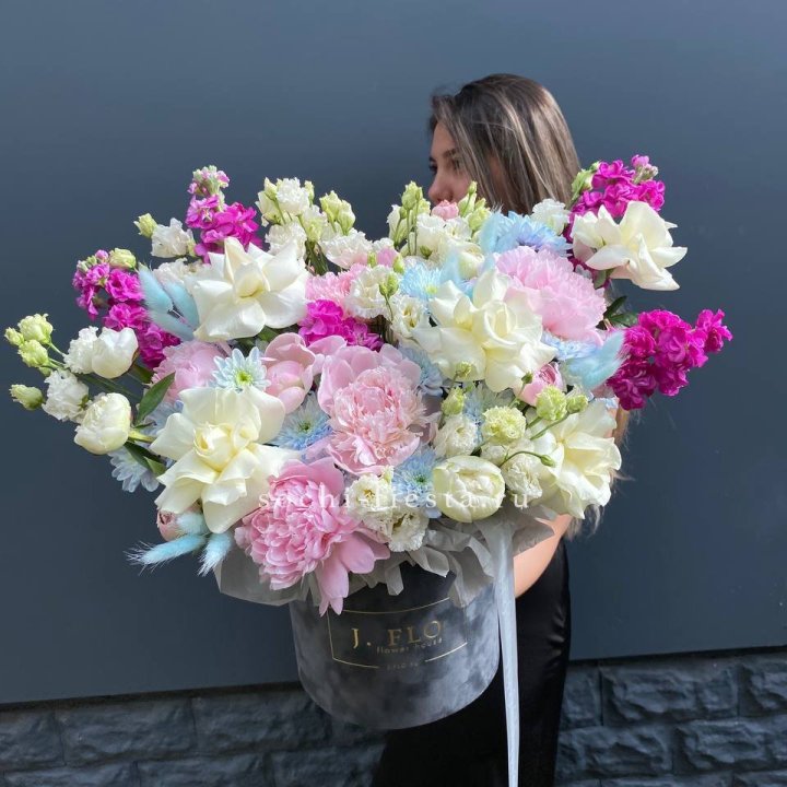 Дизайнерский цилиндр "Пионы гарден" в Йошкар-Оле