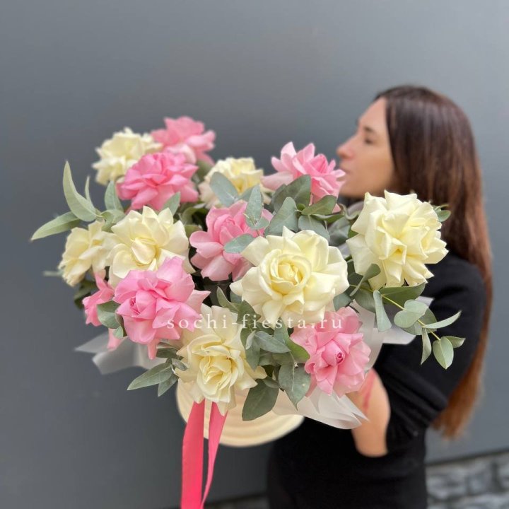 Зефирный бокс из 17 французских роз микс в Йошкар-Оле