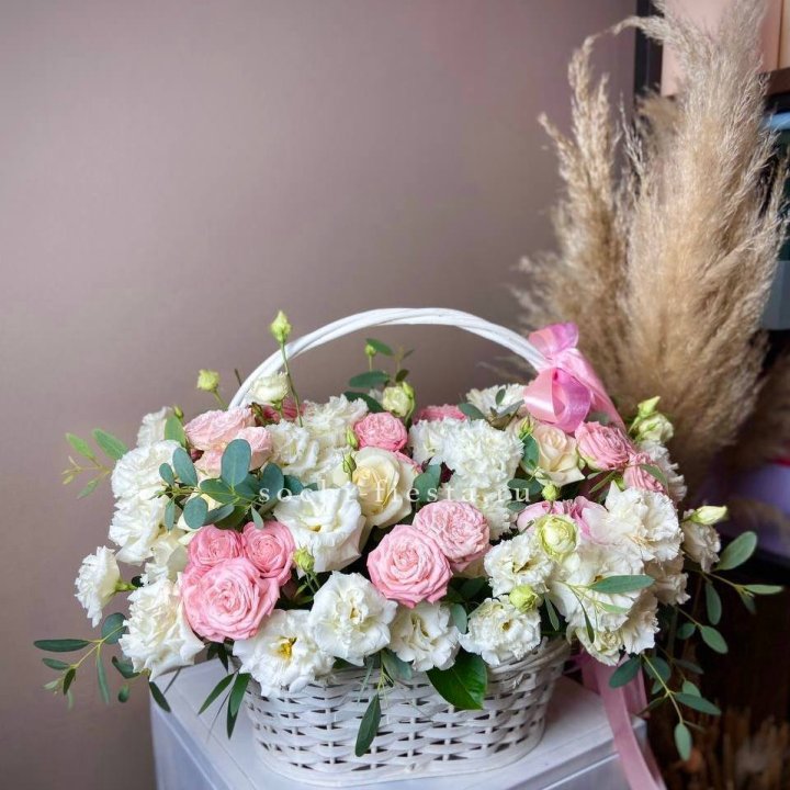 Цветочная корзина "Пинки вайт" в Йошкар-Оле