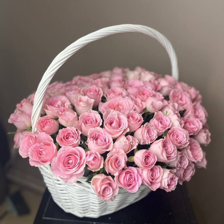 101 розовая роза в корзине в Йошкар-Оле