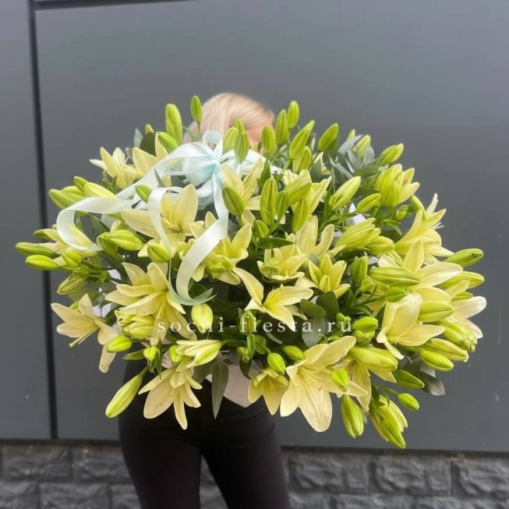 Лилии в корзине в Йошкар-Оле