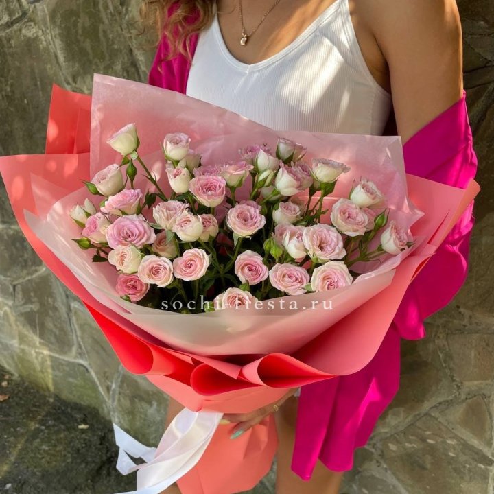 Розовые кустовые розы в Йошкар-Оле