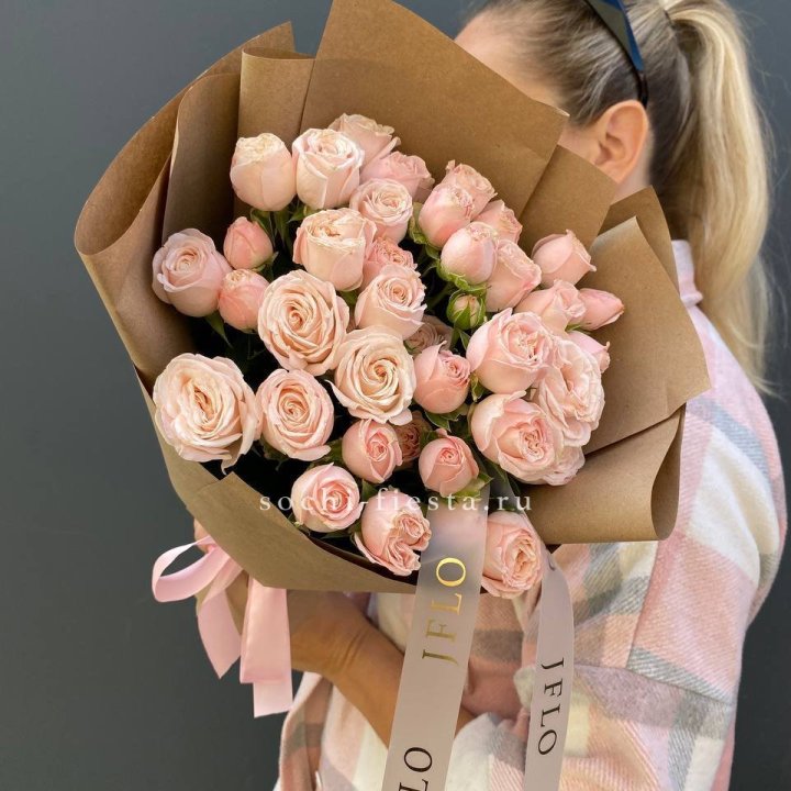 Кустовые розы Бомбастик в крафте в Йошкар-Оле