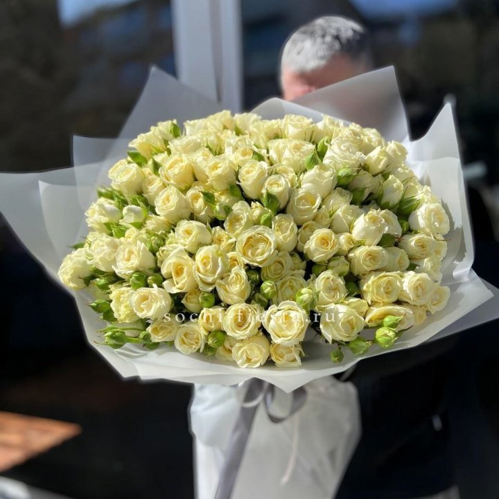 Белые кустовые розы 31 шт в Йошкар-Оле