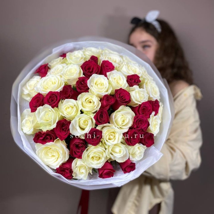 Микс из 55 роз в Йошкар-Оле