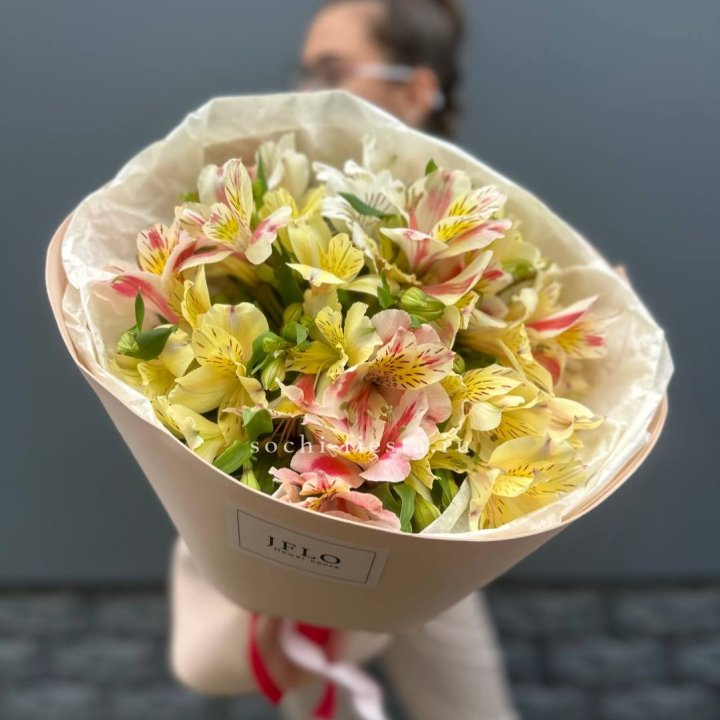 Альстромерии в нежном оформлении в Йошкар-Оле