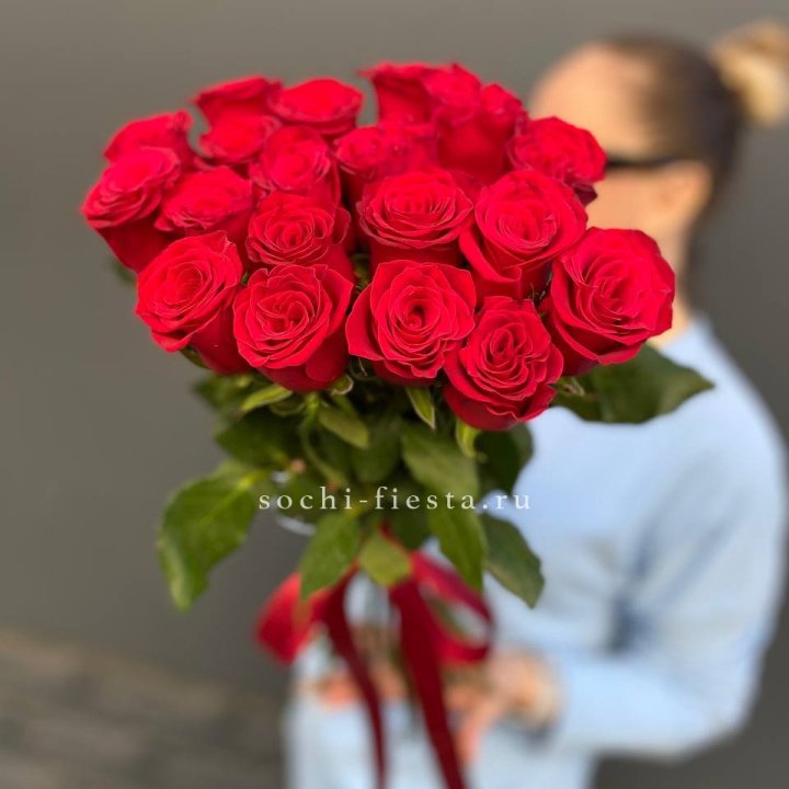 19 красных роз в Йошкар-Оле
