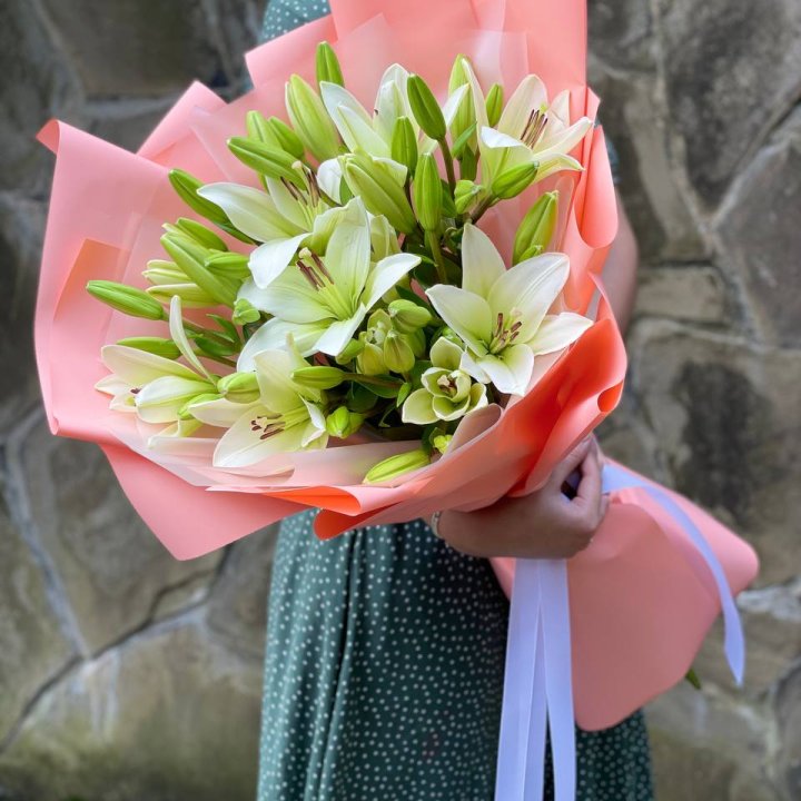 Букет из 7 белых лилий в Йошкар-Оле