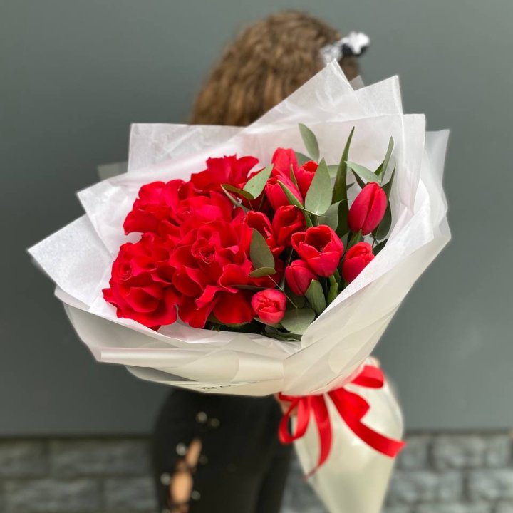 Дуо тюльпаны и розы в Йошкар-Оле